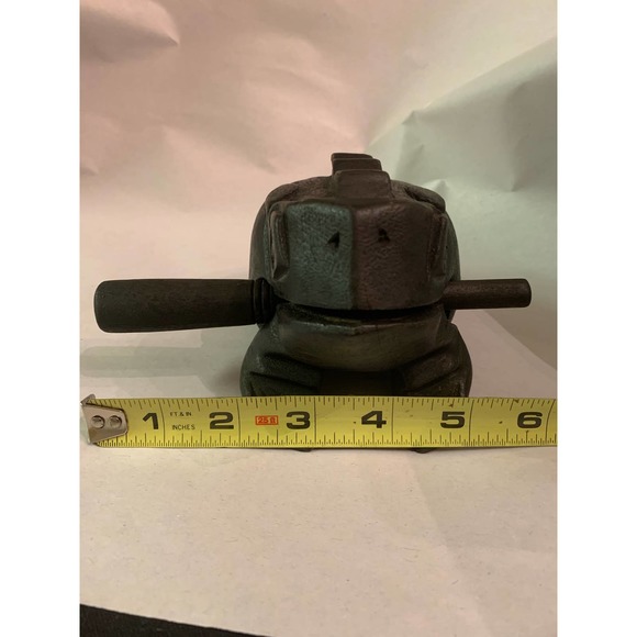 RIBBIT! Wooden frog with stick to make frog noises - Picture 10 of 10